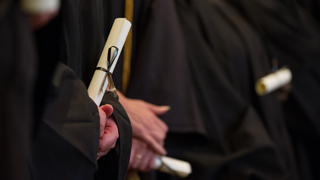 Study Suggests That Graduating College With High Grades May Not Help Women Land Jobs
